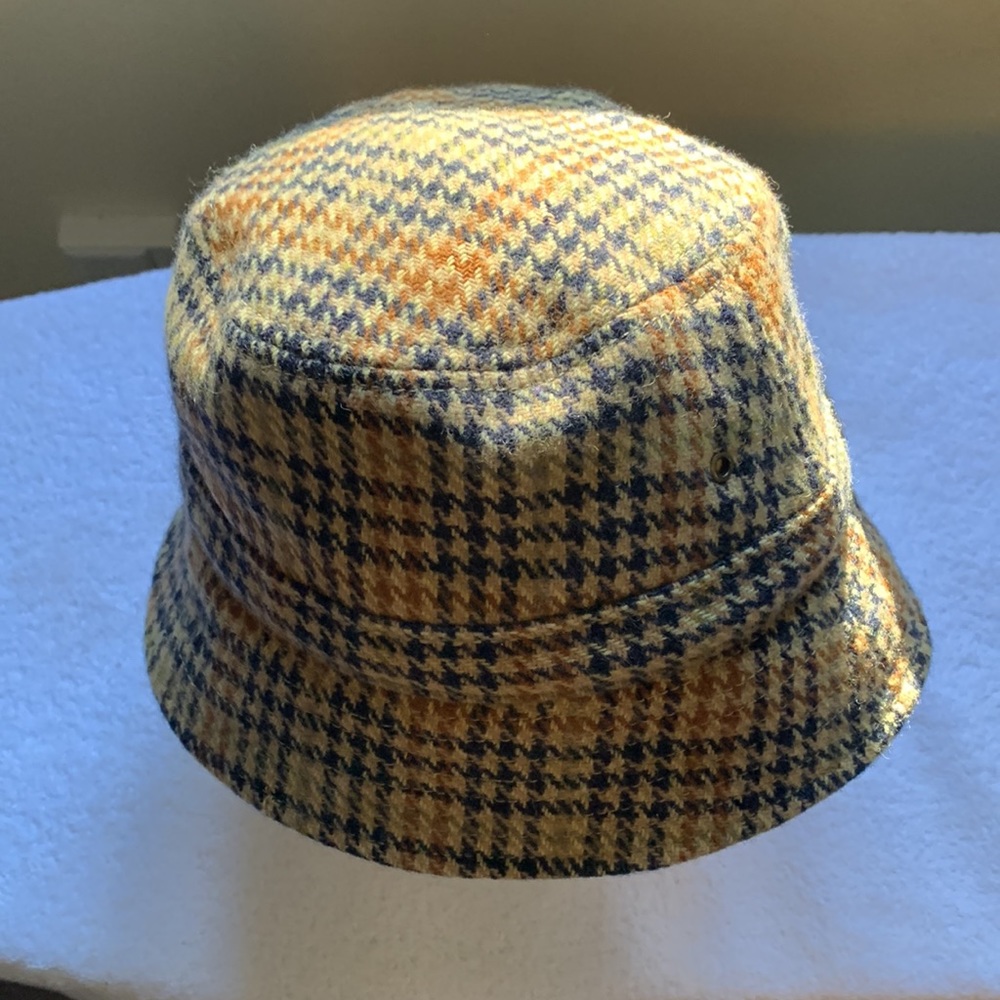Winter hat - Picture 3 of 3
